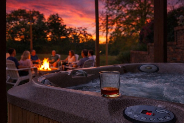 Outdoor spa tub