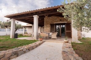 Terrace/patio - Villa Su Pirastu – Private Pool & Large Garden (Unknown)