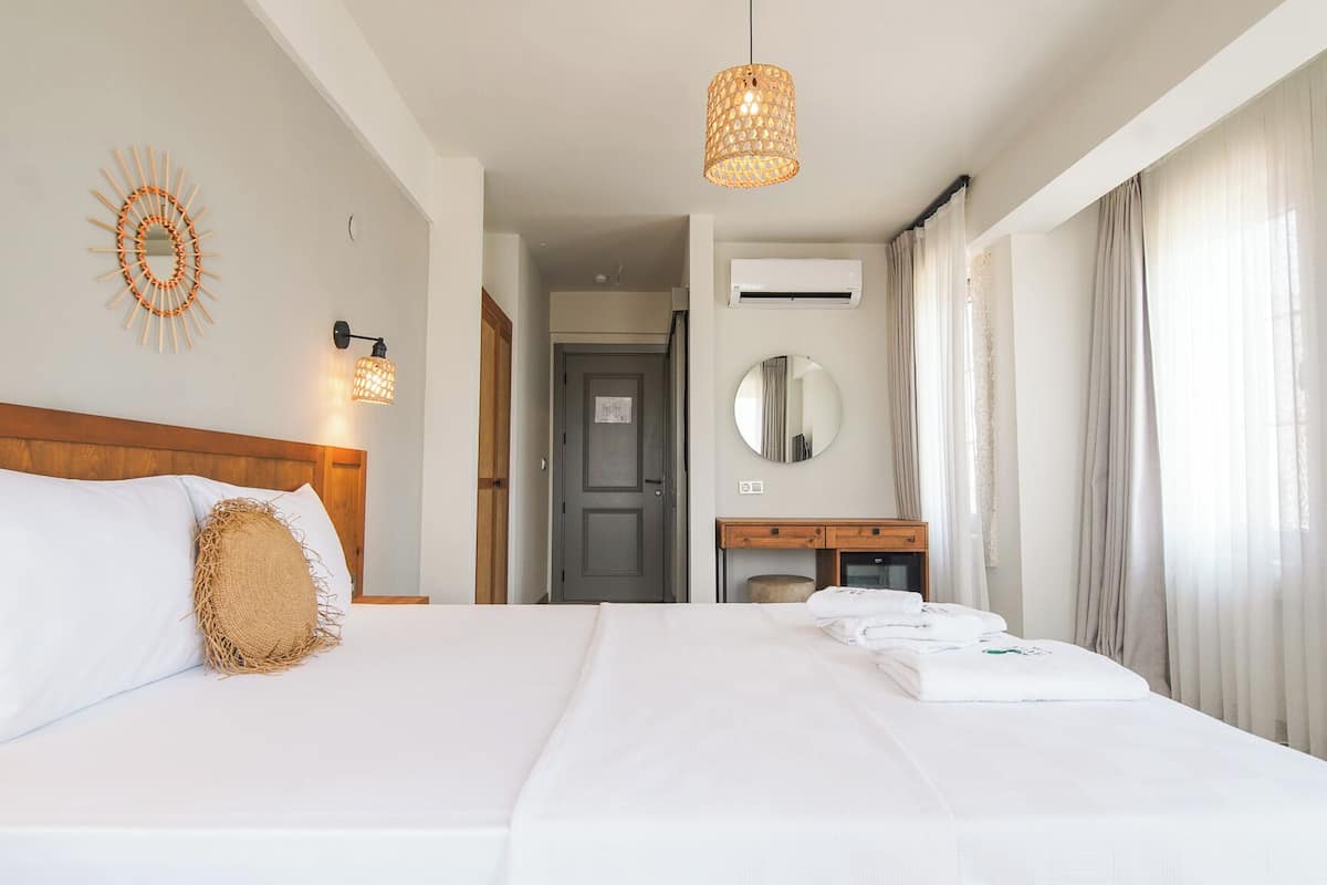 Standard Double Room, Sea View | Laptop workspace, free WiFi