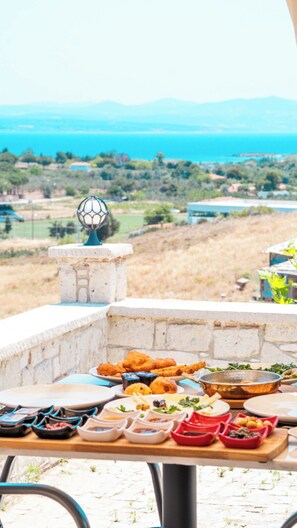 Buffet déjeuner gratuit tous les jours