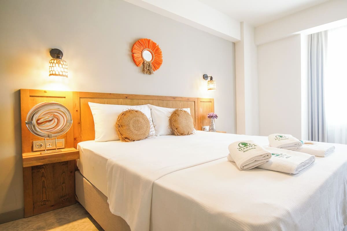 Standard Double Room, Non Smoking | Laptop workspace, free WiFi