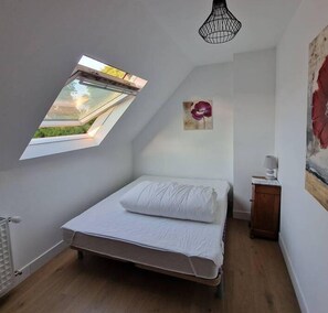 3 bedrooms, WiFi - **Completely renovated house, all comforts**. (Séné)