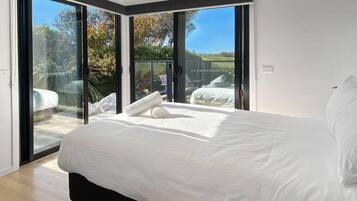 4 bedrooms, iron/ironing board, travel cot, free WiFi