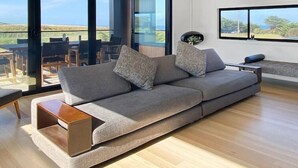 Smart TV, books, stereo