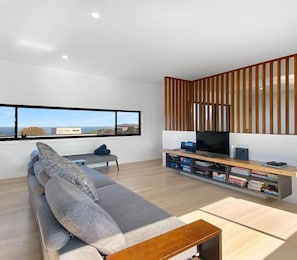 Smart TV, books, stereo