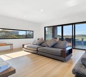 Smart TV, books, stereo