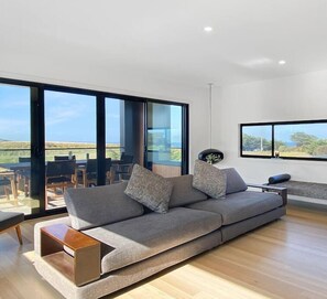 Smart TV, books, stereo