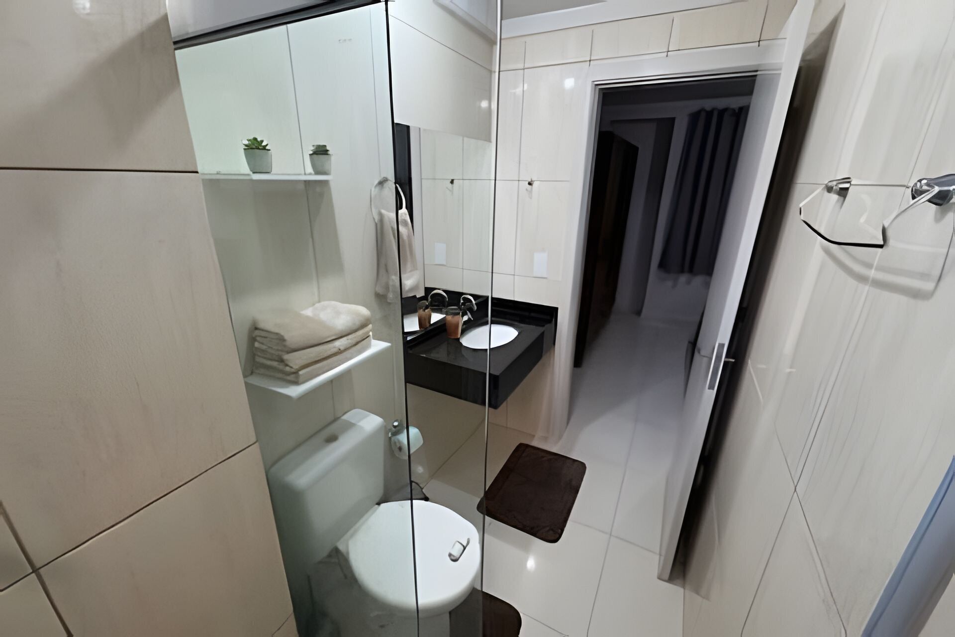 Basic Apartment | Bathroom | Shower, hair dryer, towels, soap