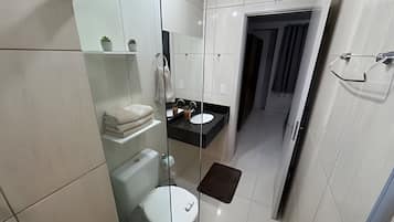 Basic Apartment | Bathroom | Shower, hair dryer, towels, soap