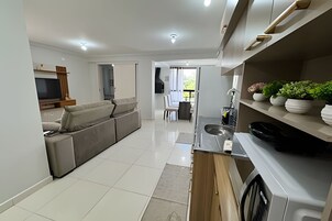 Apartamento básico | Cozinha privada | Geladeira, micro-ondas, talheres/pratos/utensílios de cozinha