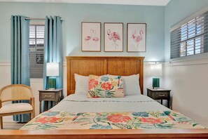 5 dormitorios, escritorio, tabla de planchar con plancha y cuna de viaje