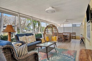 Smart-TV, Bücher, Computerbildschirme