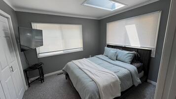 3 bedrooms, iron/ironing board, bed sheets