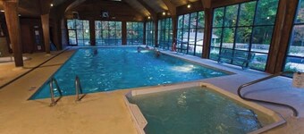 All-Season Mountain Retreat with Resort Access