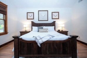 2 bedrooms, iron/ironing board, WiFi, bed sheets - Luxury Condo In The Heart of The Smokies! Pool/WiFi/Game Room/Views/Fire Pit! (Townsend)