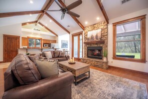 Smart TV, fireplace