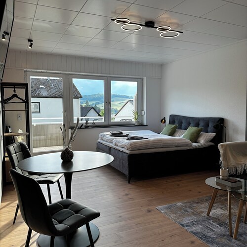 "Small feel-good oasis with a fantastic lake view - freshly renovated on the Diemelsee"