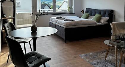 "Small feel-good oasis with a fantastic lake view - freshly renovated on the Diemelsee"