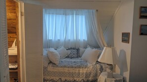 1 bedroom, desk, free WiFi, bed sheets