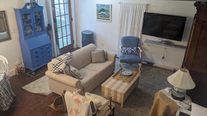 Smart TV, books - Cozy Carriage House walking distance to OU/ Court Sleeps 4 (Athens)