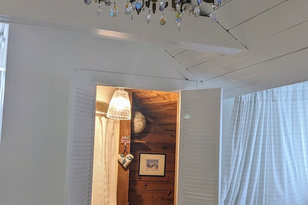 1 habitación, escritorio, wifi gratis y ropa de cama