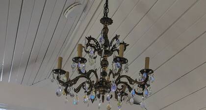 Cozy Carriage House walking distance to OU/ Court Sleeps 4