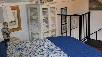 1 bedroom, desk, free WiFi, bed sheets