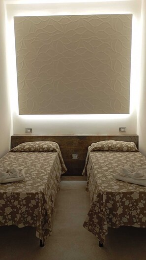 2 Schlafzimmer, Bügeleisen/Bügelbrett, Bettwäsche