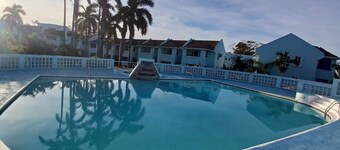 Peak into Paradise Jamaica