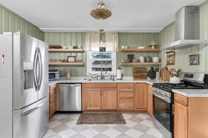 Mikrowelle, Ofen, Herdplatte, Geschirrspüler