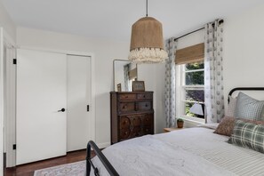 2 bedrooms, WiFi, bed sheets, wheelchair access