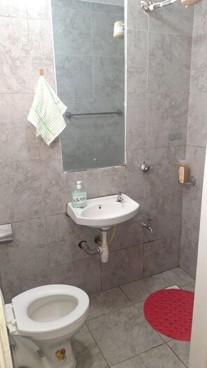 Shower, towels, soap, shampoo