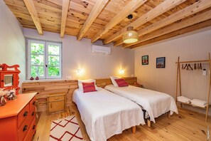 3 chambres, fer et planche à repasser, Wi-Fi, draps fournis