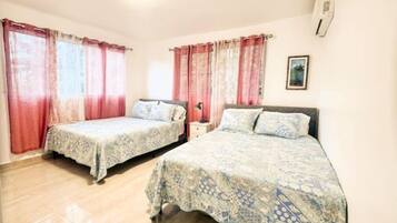 2 slaapkamers, een strijkplank/strijkijzer, wifi, beddengoed