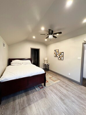 4 bedrooms, iron/ironing board, free WiFi, bed sheets