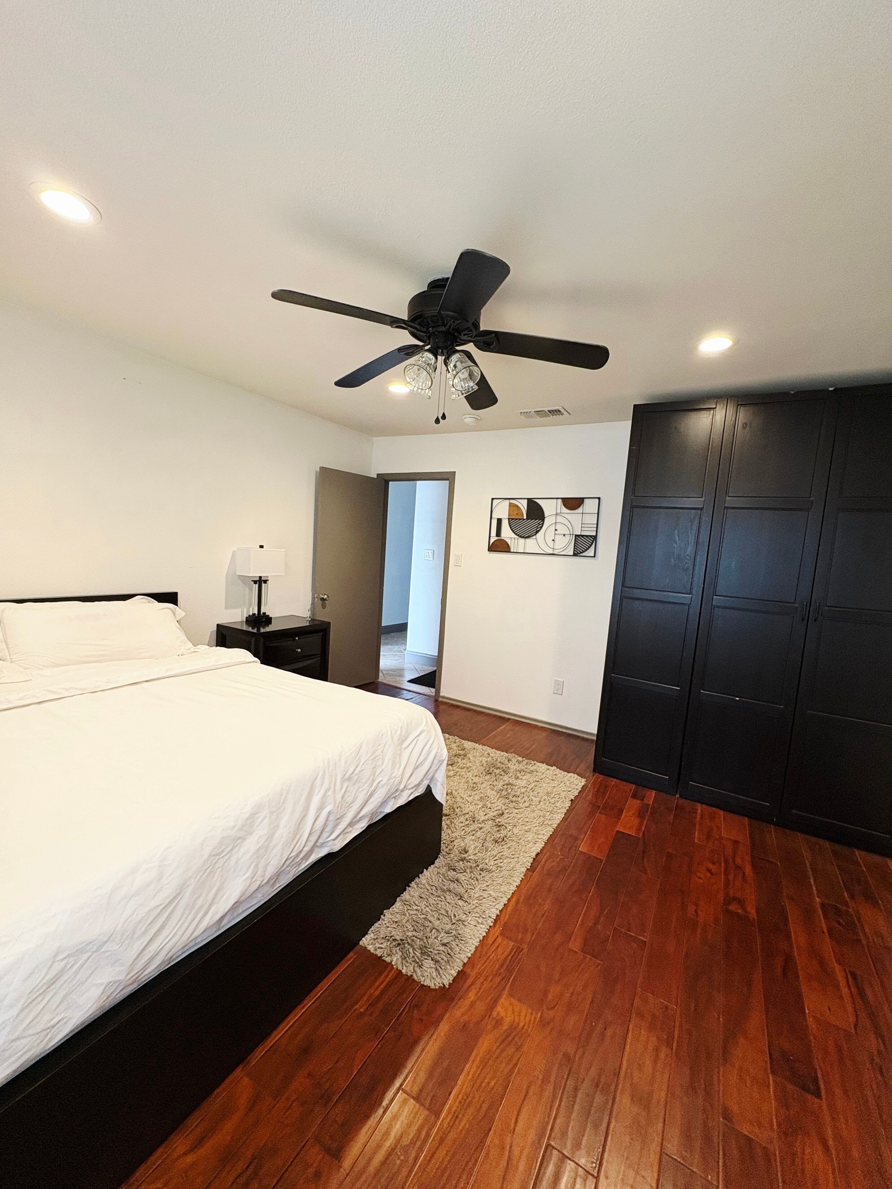 4 chambres, fer et planche à repasser, accès au Wi-Fi (inclus)