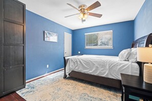 4 bedrooms, iron/ironing board, free WiFi, bed sheets