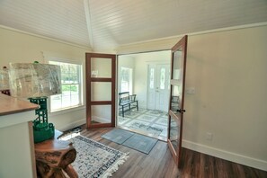 المنشأة من الداخل