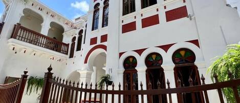 Voorkant van accommodatie