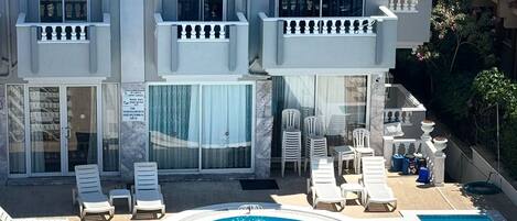 Espacio para trabajar con laptop y wifi gratis