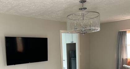 Charming 2-bedroom house with WiFi and AC in enjoyable Dayton