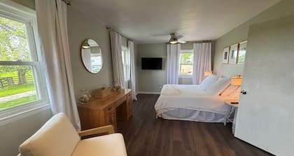 3 bedroom cottage on horse farm close to Kentucky Horse Park, Keeneland, the Ark