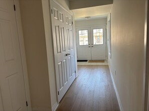 Interior - Modern & Stylish Cozy Home / Balcony, Wifi – 15 min from Hamilton (Caledonia)