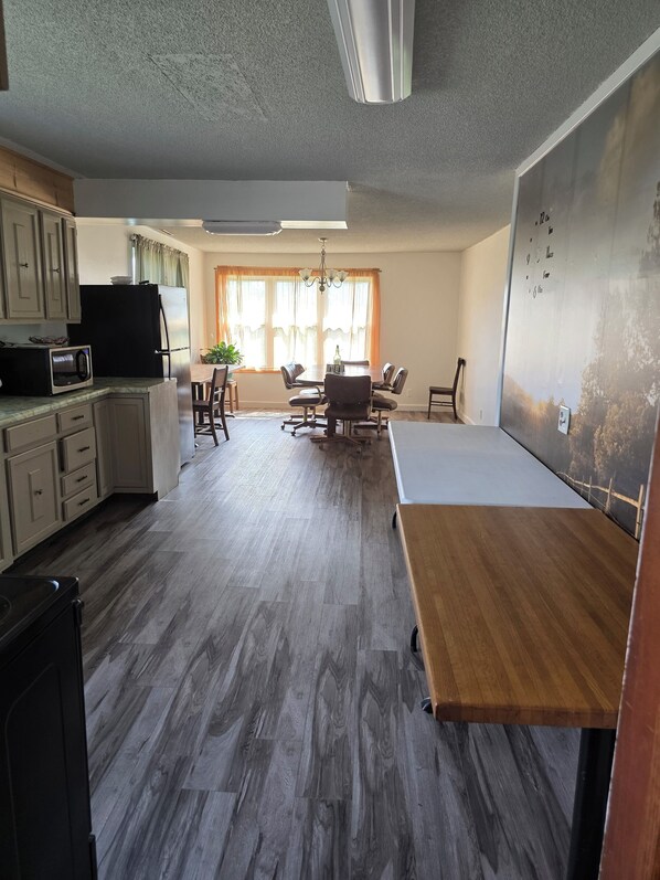 Interior - Peaceful Country Living by Kirkman’s Cove & Lakeview Golf (Humboldt)