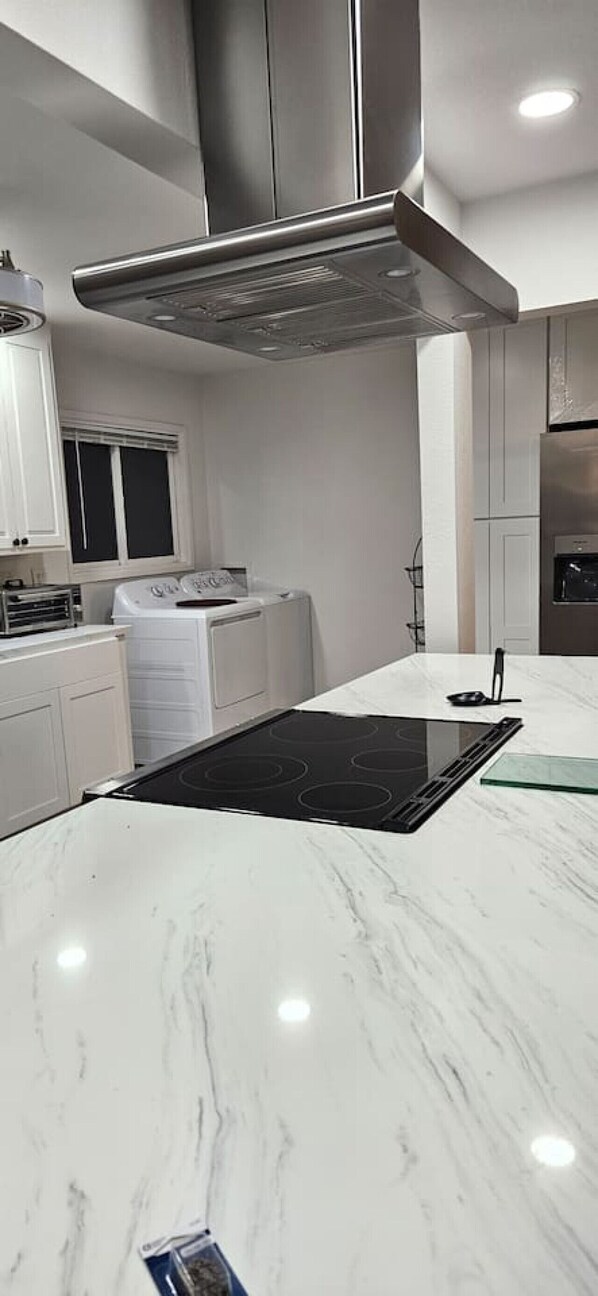 Fridge, microwave, oven, stovetop