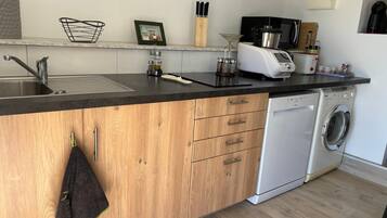 Refrigerador, microondas, parrilla de estufa y lavavajillas