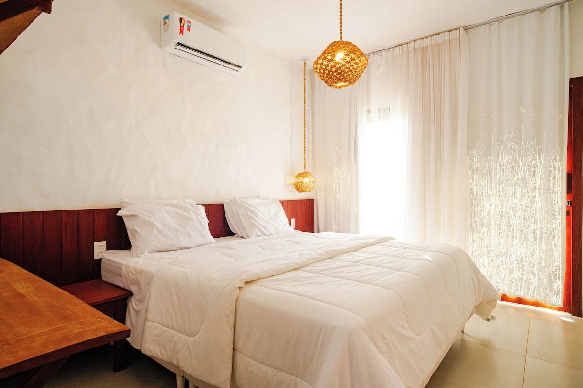 Suite – deluxe, delvis sjøutsikt | Minibar, wi-fi (inkludert) og sengetøy