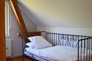 2 Schlafzimmer, Reisekinderbett, kostenloses WLAN, Bettwäsche