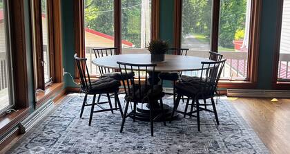 Swiss Festival? Fall foliage? We got you!
Country Home on a private drive
