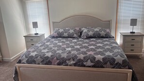 4 bedrooms, iron/ironing board, free WiFi, bed sheets - Need room?! We got you!
Country Home on a private drive (Dover)